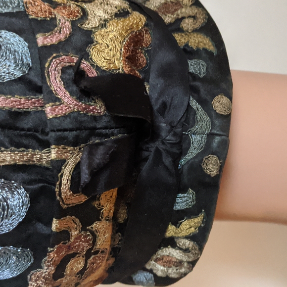 1920s Antique Velvet and Silk Embroidered Cloche, Hat - Picture 3 of 8